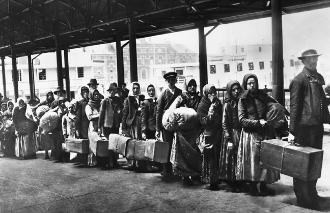 W oczekiwaniu na przyjecie, Ellis Island.